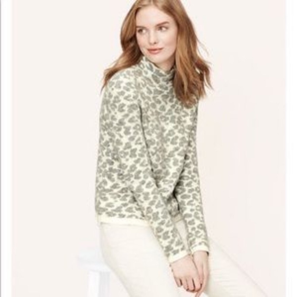 3/$25❗️LOFT Mock Neck Animal Print Sweater Top